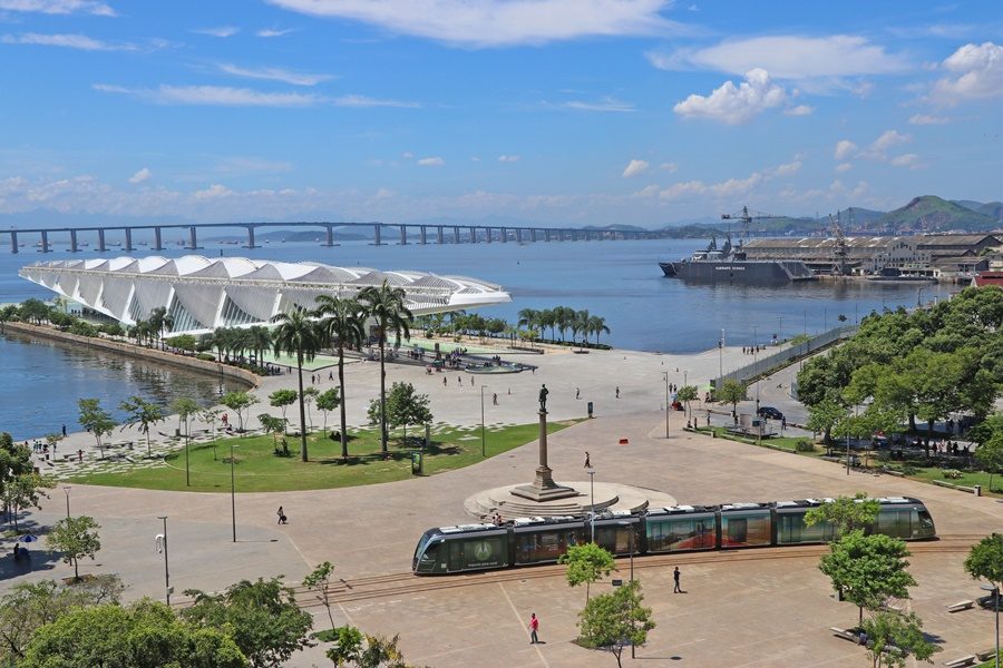 Workshop sobre estratégias projetuais de zonas portuárias degradadas na Baía de Guanabara
